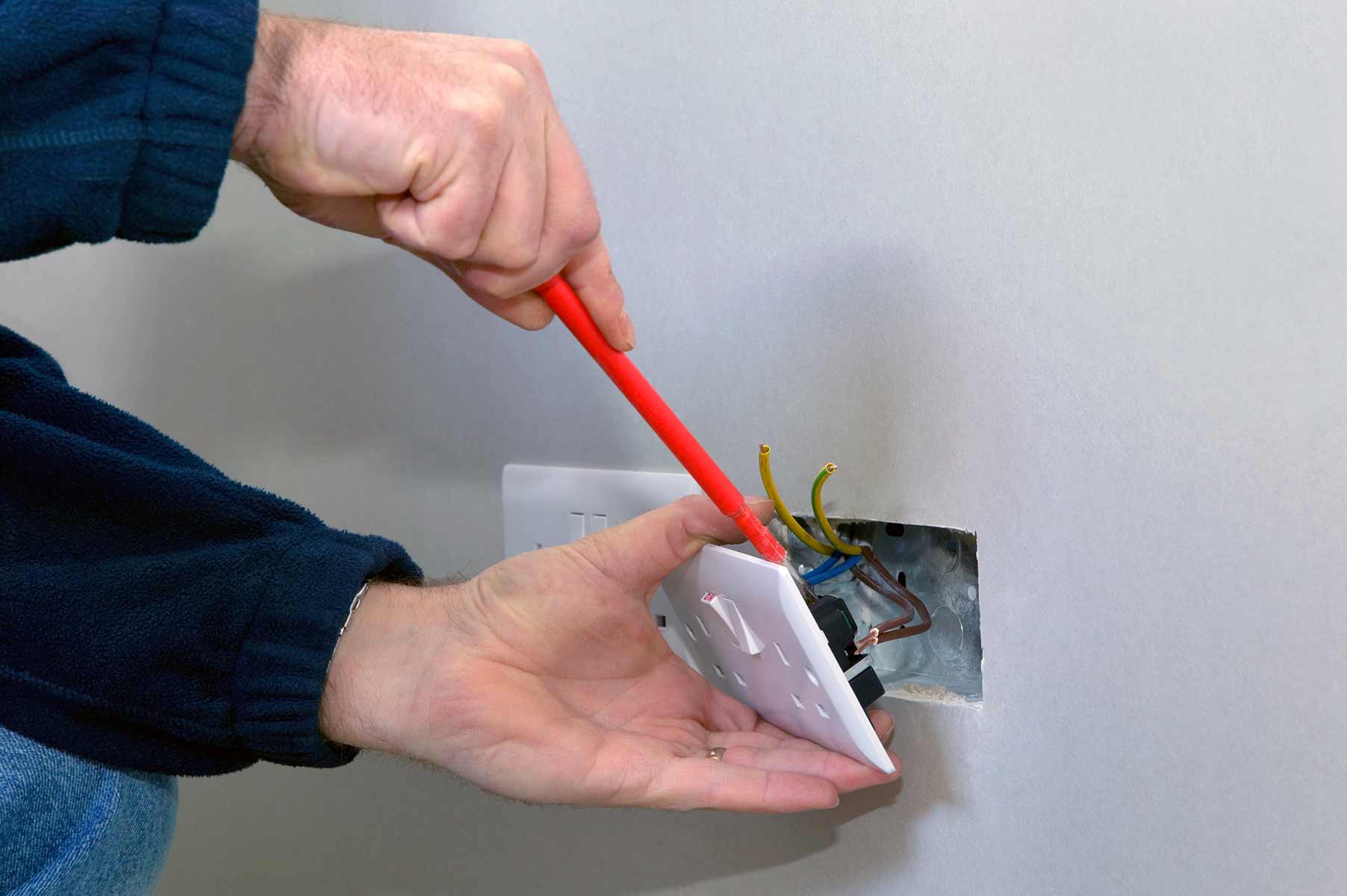 Our electricians can install plug sockets for domestic and commercial proeprties in Nuneaton and the local area. 